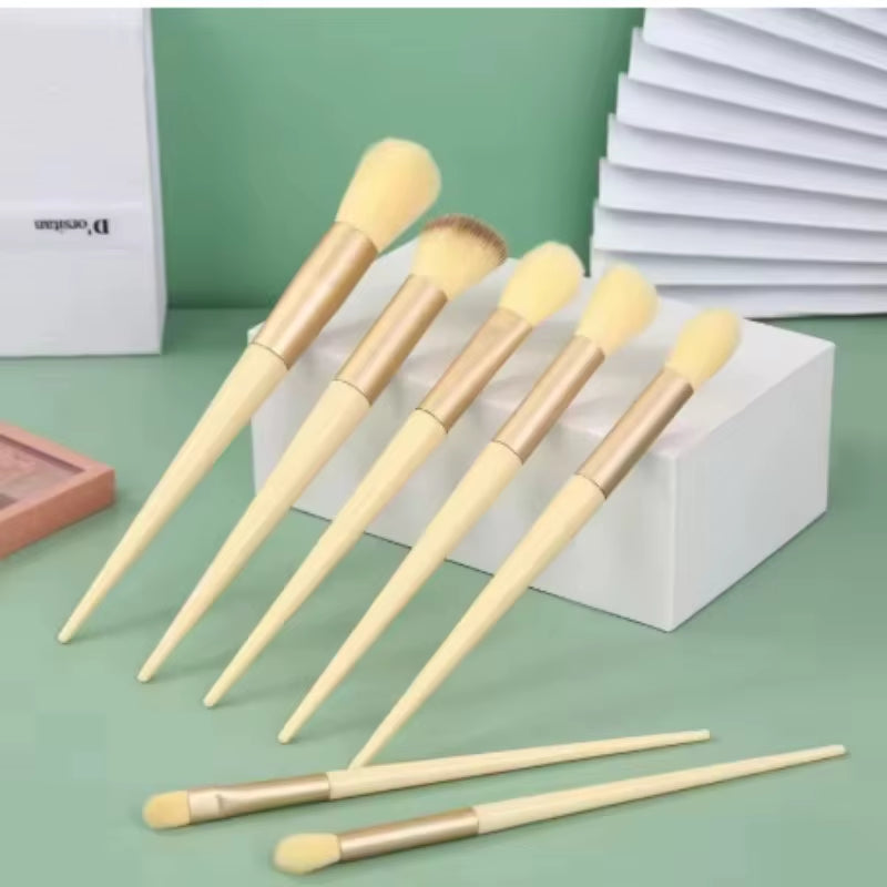 13-Piece Professional Yellow Makeup Brush Set with Ultra Soft Bristles for Foundation, Contouring, and Eye Makeup